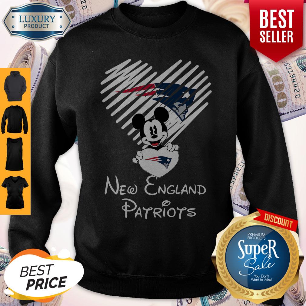 Mickey Mouse Hug Heart New England Patriots Logo Sweatshirt