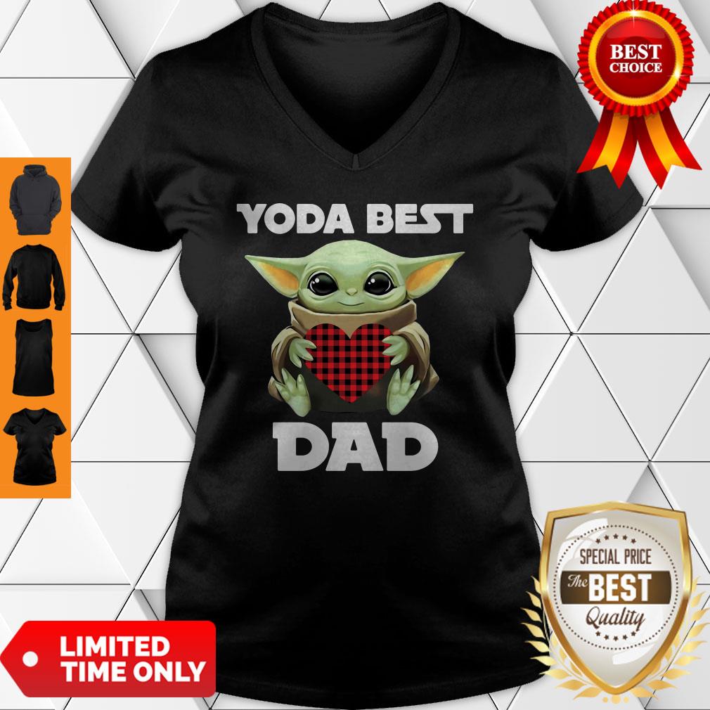 Star Wars Baby Yoda Hugging Heart Yoda Best Dad V-neck