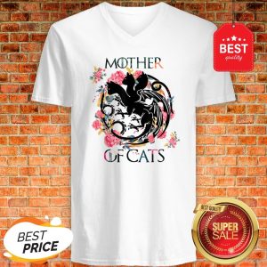 Nice Mother Of Cats – Cat Lovers Floral Gift For Cat Mom V-neck