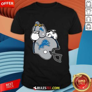 Snoopy And Woodstock Resting On Detroit Lions Helmet T-shirt