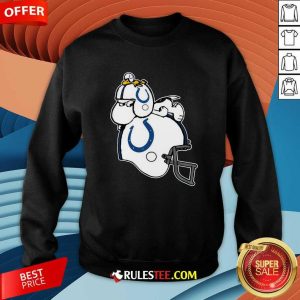 Snoopy And Woodstock Resting On Indianapolis Colts Helmet Sweatshirt