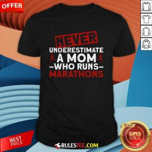 Nice Never Underestimate A Mom Who Runs Marathons T-Shirt