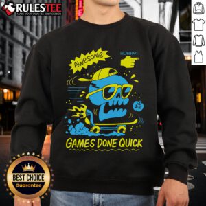Awesome GDQ Hurry Skater Skull Sweatshirt featuring a bold skull graphic, perfect for skater style enthusiasts.