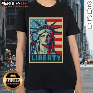Awesome Statue of Liberty graphic on a stylish retro ladies tee, perfect for patriotic fashion lovers.