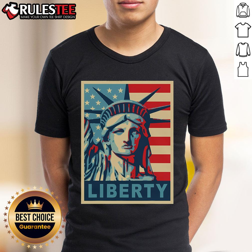 Awesome Statue of Liberty retro t-shirt featuring a vintage design, perfect for patriotic fashion lovers.