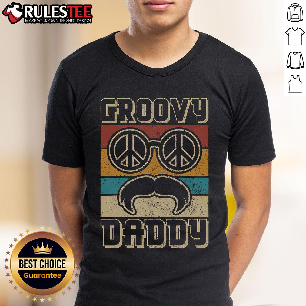 Awesome Groovy Daddy 60s 70s retro hippie t-shirt featuring vibrant colors and a classic vintage design for stylish nostalgia.