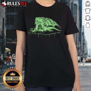 Funny bearded dragon lizard wearing sunglasses, perfect pet reptile design for ladies' tee shirts.