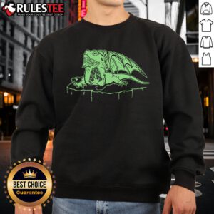 Funny bearded dragon sweatshirt featuring a cool lizard design, perfect for reptile pet lovers and enthusiasts.