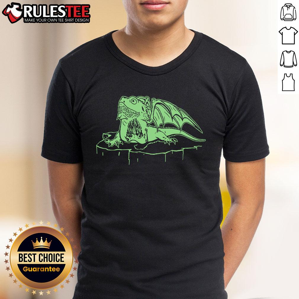 Funny bearded dragon t-shirt featuring a cool lizard reptile design, perfect for bearded dragon pet lovers.