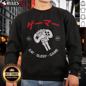 Alt Text: Vintage sweatshirt featuring Eat Sleep Game slogan, perfect for gamers and casual wear enthusiasts.