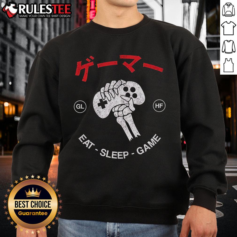 Alt Text: Vintage sweatshirt featuring Eat Sleep Game slogan, perfect for gamers and casual wear enthusiasts.
