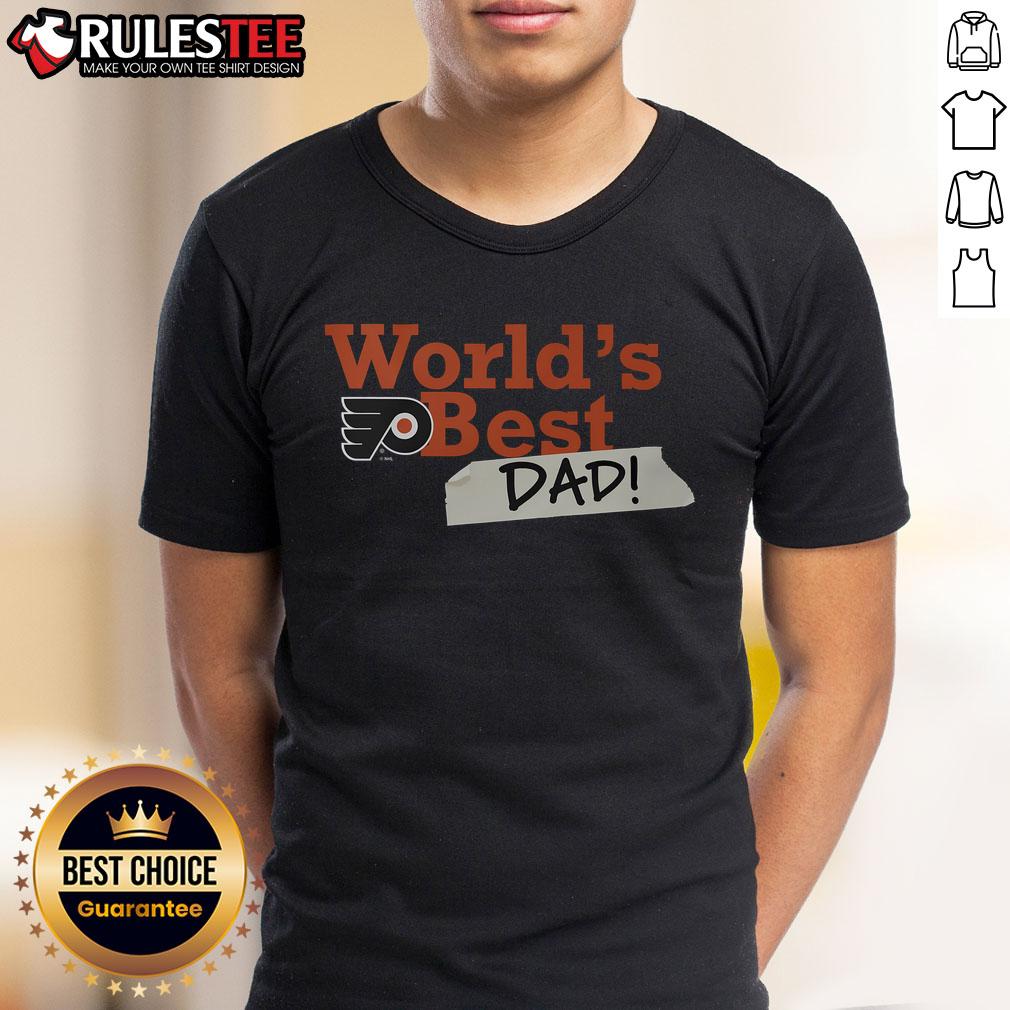 Awesome Philadelphia Flyers World's Best Dad T-Shirt featuring team colors and logo, perfect gift for hockey-loving dads.