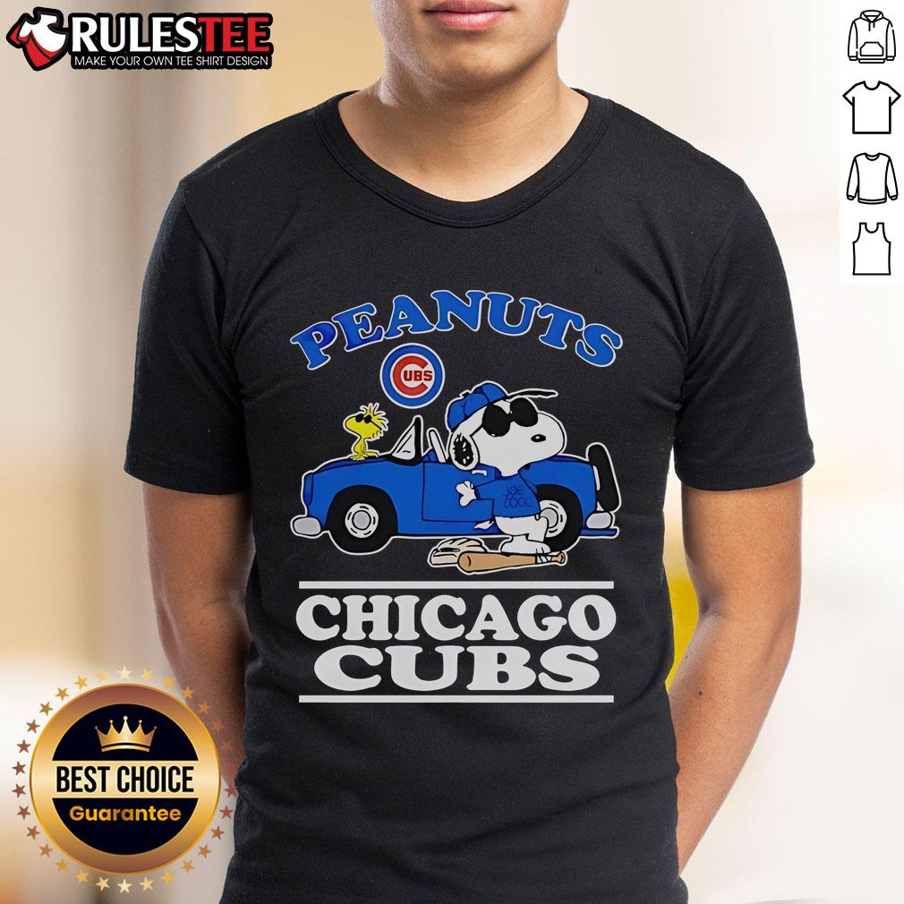 Alt Text: Cute Snoopy Peanuts X Chicago Cubs 2025 T-Shirt for fans, featuring Snoopy in a Cubs cap and vibrant team colors.