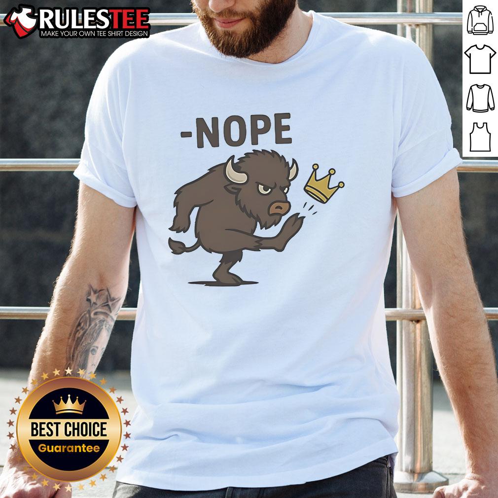 Awesome No Kings Buffalo T-Shirt featuring a bold graphic design for casual wear and Buffalo fans.