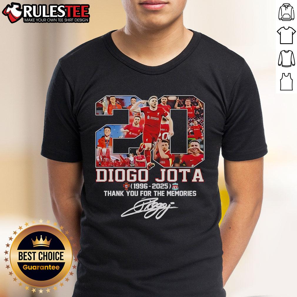 Nice Diogo Jota Memorial Liverpool FC 2025 Signature T-Shirt showcasing vibrant design and commemorative details.