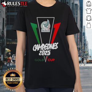 Alt Text: Official Mexico Campen de la Copa Oro de la CONCACAF 2025 logo on a stylish ladies tee, perfect for fans.