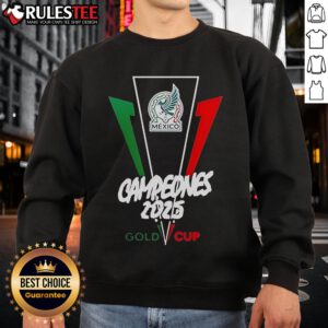 Official Mexico Campen de la Copa Oro de la Concacaf 2025 logo on a stylish sweatshirt for fans.