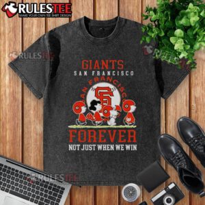 Awesome Peanuts Charlie Brown Snoopy San Francisco Giants baseball t-shirt, perfect for fans year-round, not just when we win.