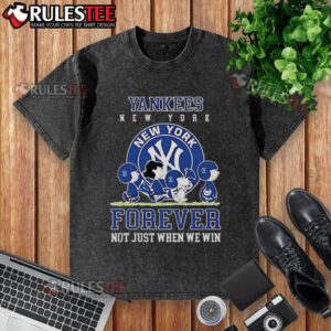 Happy Peanuts Charlie Brown and Snoopy in New York Yankees baseball t-shirt: Forever, Not Just When We Win.