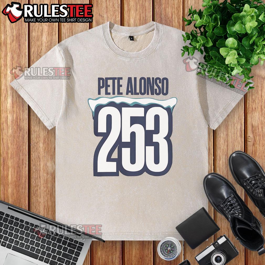 Pete Alonso hits 253rd home run for New York Mets, wearing a stylish washed T-shirt, showcasing team pride.