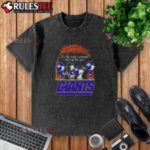 Awesome Peanuts New York Giants football washed t-shirt for the most wonderful time of the year, featuring festive design.