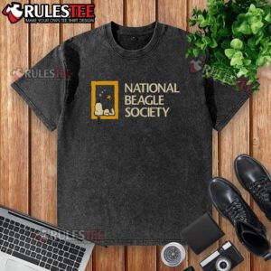 Cute Snoopy National Beagle Society washed t-shirt featuring a playful Snoopy design, perfect for dog lovers.