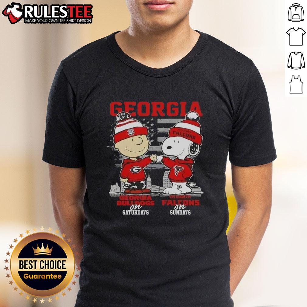 Good Charlie Brown Georgia Bulldogs and Snoopy Atlanta Falcons skyline T-shirt for sports fans on game days.
