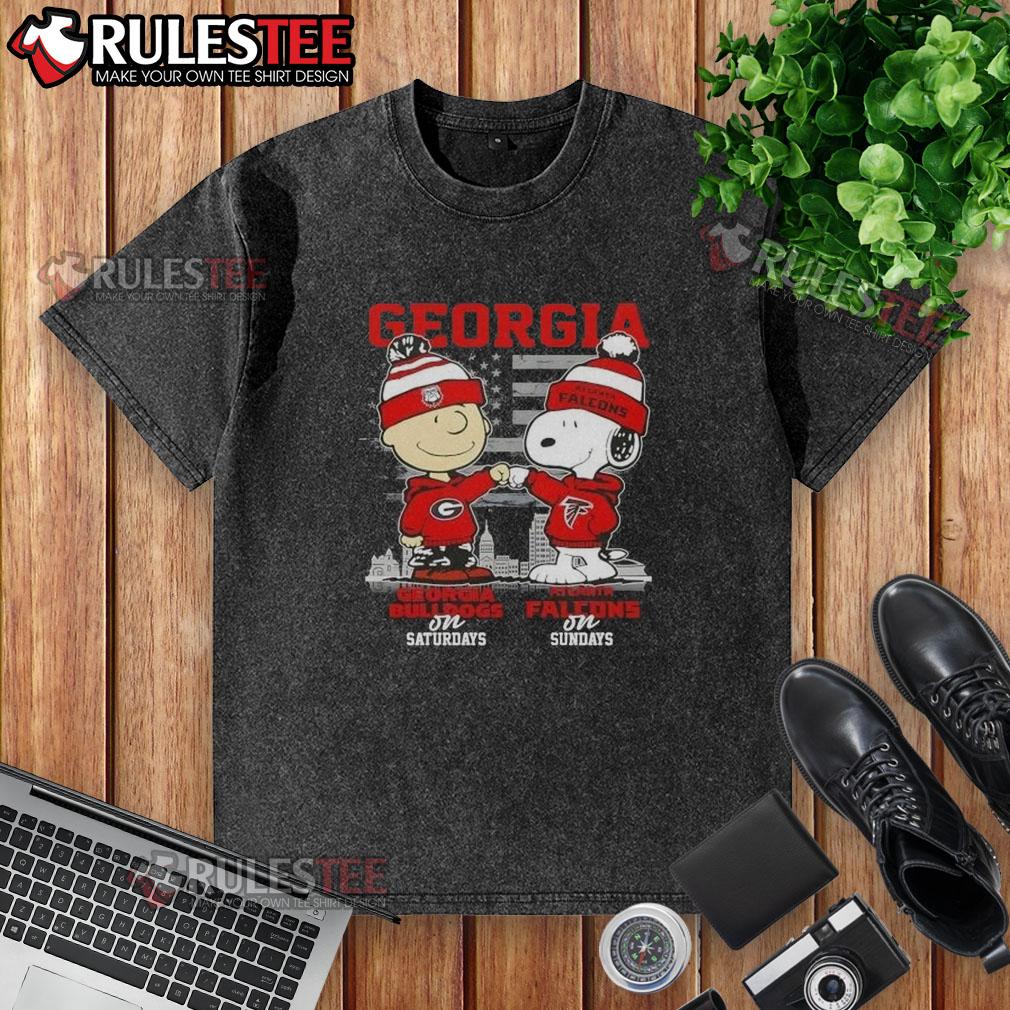 Good Charlie Brown Georgia Bulldogs x Snoopy Atlanta Falcons Skyline T-Shirt showcasing team spirit and casual style.