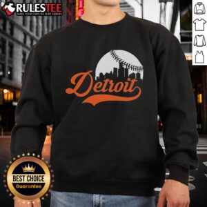 Top Detroit Tigers baseball skyline sweatshirt featuring vibrant team colors and iconic Detroit skyline design.