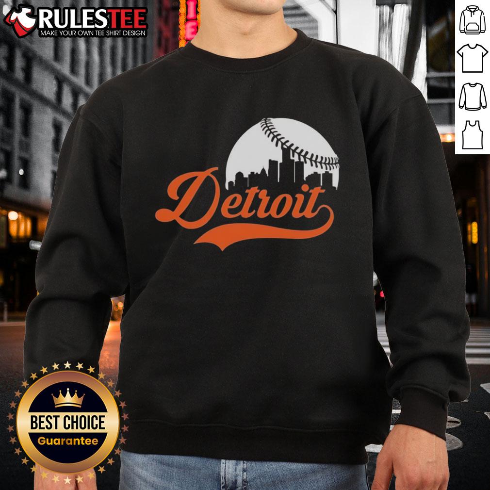 Top Detroit Tigers baseball skyline sweatshirt featuring vibrant team colors and iconic Detroit skyline design.