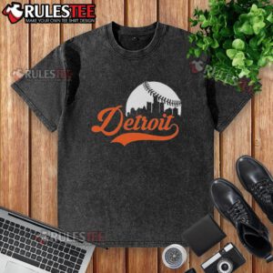 Top Detroit Tigers baseball skyline washed t-shirt featuring a vintage design and vibrant colors, perfect for fans.