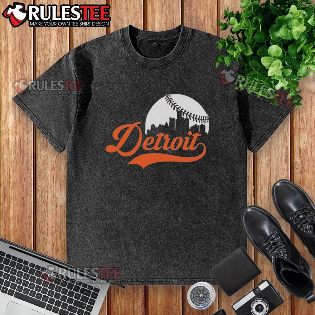 Top Detroit Tigers baseball skyline washed t-shirt featuring a vintage design and vibrant colors, perfect for fans.